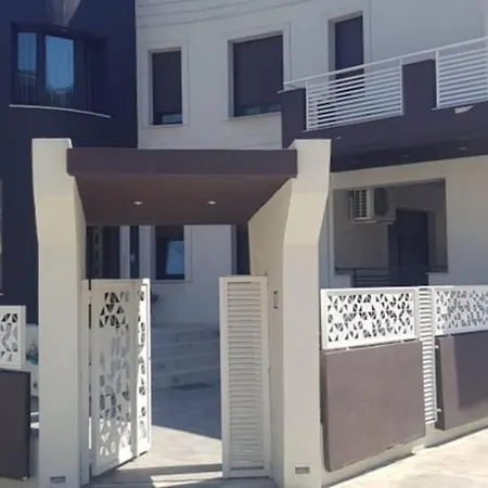 Aretoysa Center Luxury Suites 2 Nea Peramos  Exterior photo