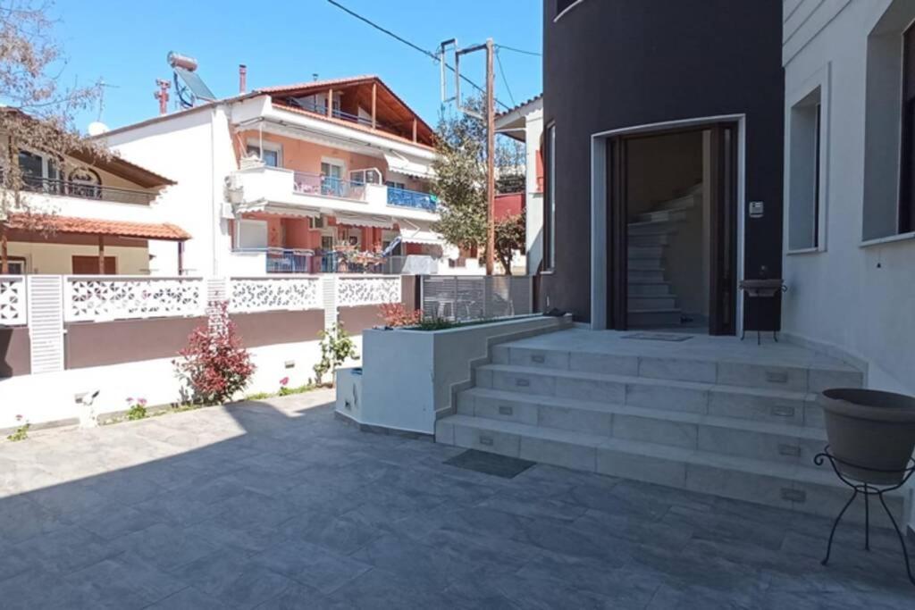 Aretoysa Center Luxury 2 Néa Péramos